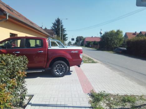 parkování na chodníku